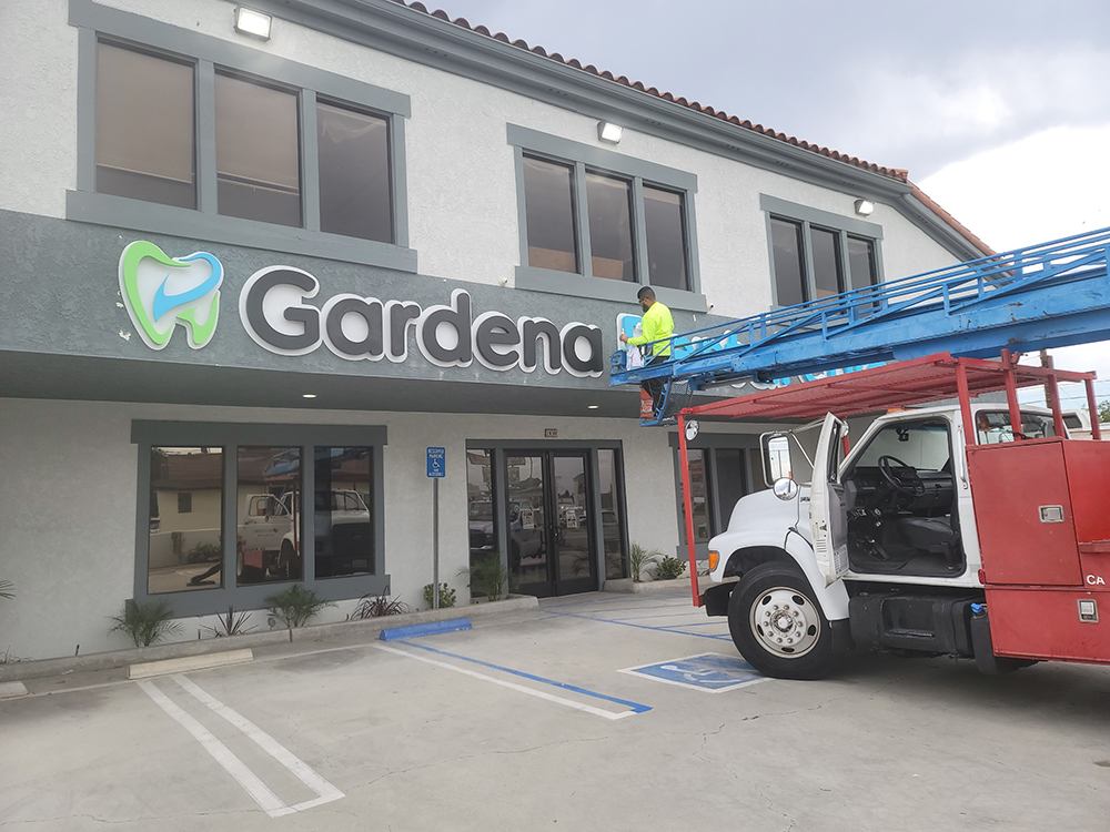 Morales signs Graphics gardena