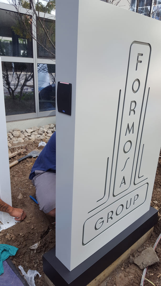 morales signs graphics people formosa group sign a 4
